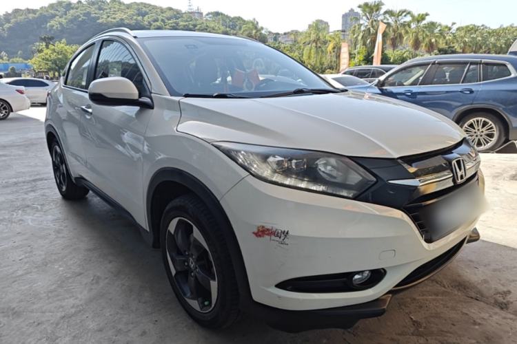 Used Honda Vezel 2015 1.8L CVT 2WD Luxury Model Front Right 45 Deg