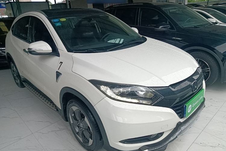 Used Honda Vezel 2015 1.8L CVT 2WD Luxury Model Front Right 45 Deg