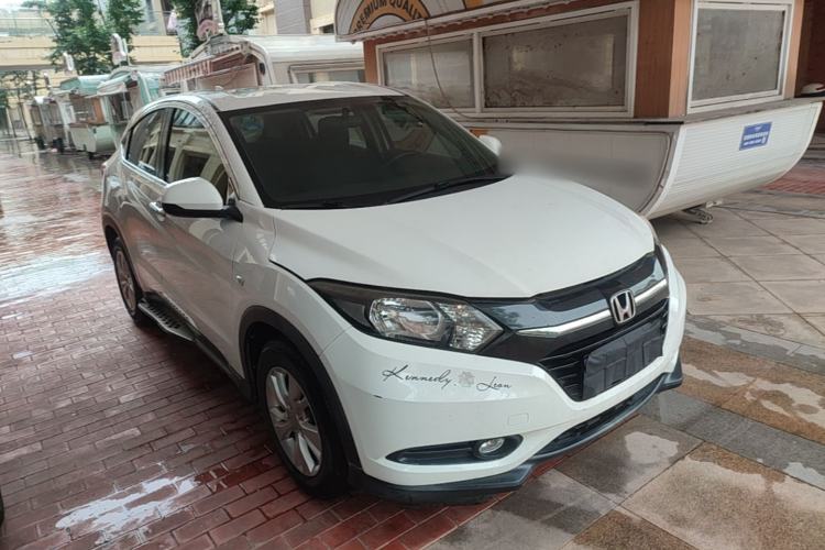 Used Honda Vezel 2015 1.5L CVT two-wheel drive Comfort trim Front Right 45 Deg