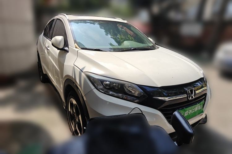 Used Honda Vezel 2015 1.8L CVT 2WD Luxury Model Front Right 45 Deg