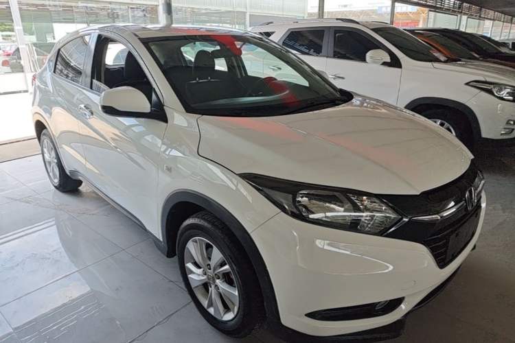 Used Honda Vezel 2015 1.5L CVT two-wheel drive Comfort trim Front Right 45 Deg