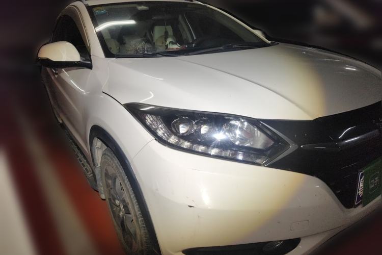 Used Honda Vezel 2015 1.8L CVT 2WD Luxury Model Front Right 45 Deg
