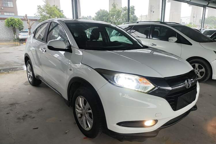 Used Honda Vezel 2015 1.5L CVT two-wheel drive Comfort trim Front Right 45 Deg
