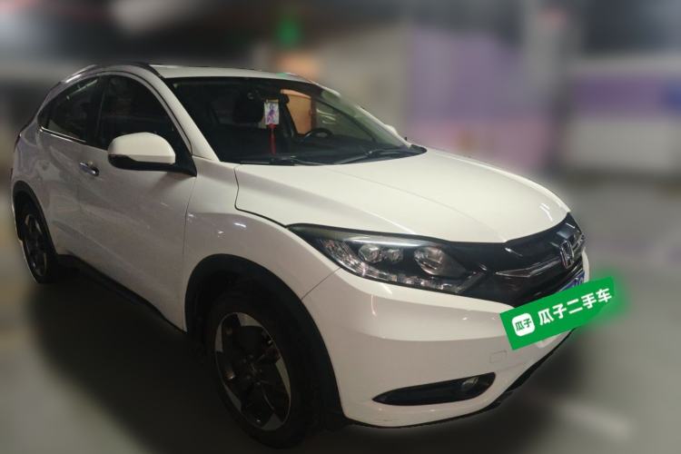 Used Honda Vezel 2015 1.8L CVT 2WD Luxury Model Front Right 45 Deg