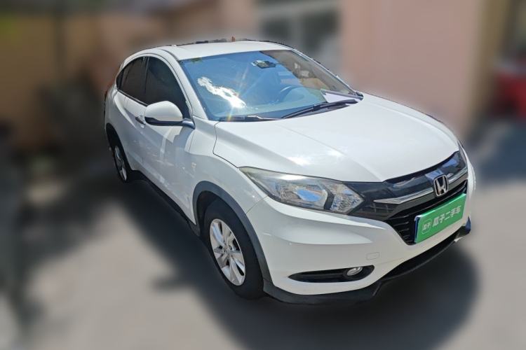 Used Honda Vezel 2015 1.5L CVT two-wheel drive Comfort trim Front Right 45 Deg