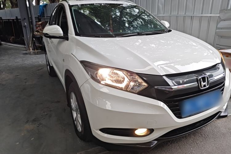 Used Honda Vezel 2015 1.8L CVT 2WD Elite Model Front Right 45 Deg