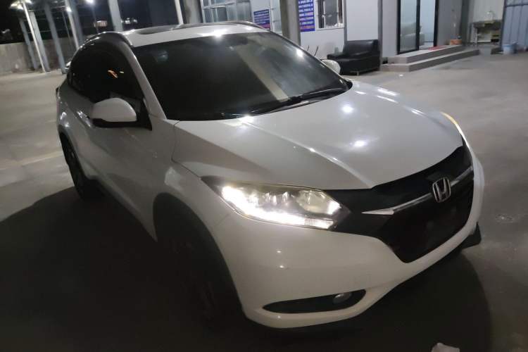 Used Honda Vezel 2015 1.8L CVT 2WD Luxury Model Front Right 45 Deg