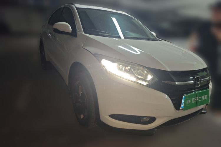 Used Honda Vezel 2015 1.8L CVT 2WD Luxury Model Front Right 45 Deg