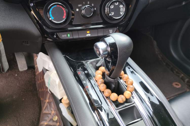 Used Honda Vezel 2015 1.5L CVT two-wheel drive Comfort trim Gear Lever