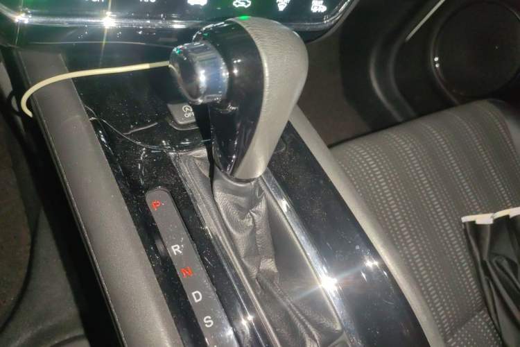 Used Honda Vezel 2015 1.8L CVT 2WD Luxury Model Gear Lever