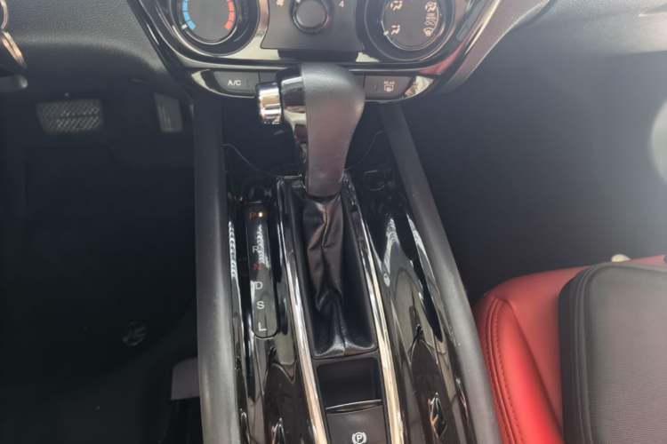Used Honda Vezel 2015 1.5L CVT two-wheel drive Comfort trim Gear Lever