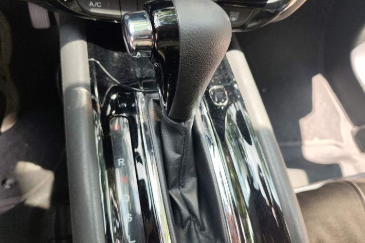 Used Honda Vezel 2015 1.5L CVT two-wheel drive Comfort trim Gear Lever