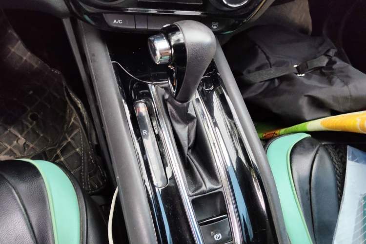 Used Honda Vezel 2015 1.5L CVT two-wheel drive Comfort trim Gear Lever