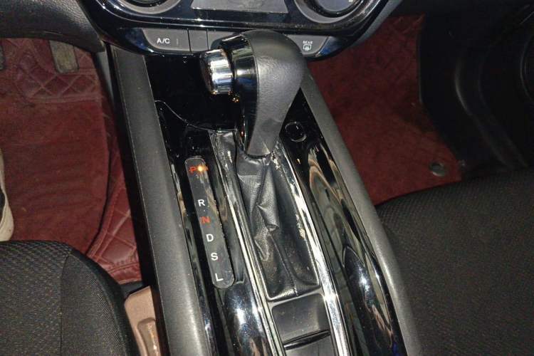 Used Honda Vezel 2015 1.5L CVT two-wheel drive Comfort trim Gear Lever