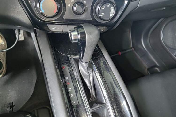 Used Honda Vezel 2015 1.5L CVT two-wheel drive Comfort trim Gear Lever