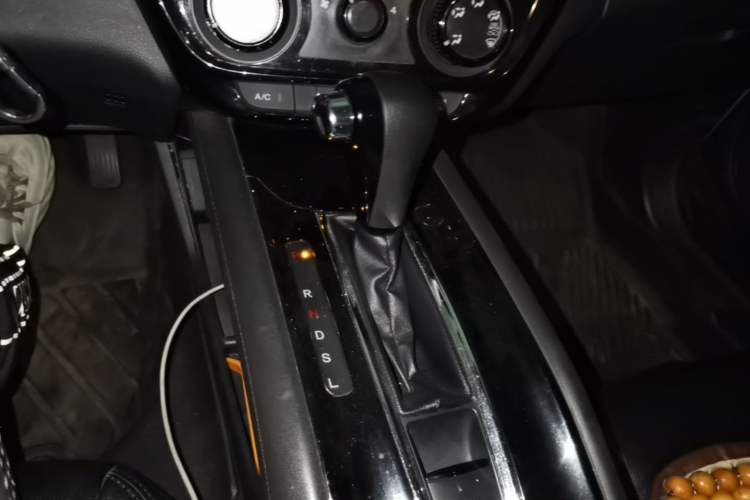 Used Honda Vezel 2015 1.5L CVT two-wheel drive Comfort trim Gear Lever