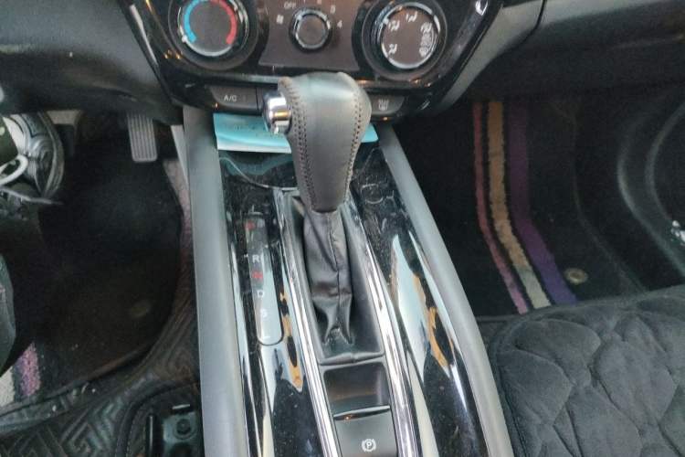Used Honda Vezel 2015 1.5L CVT two-wheel drive Comfort trim Gear Lever