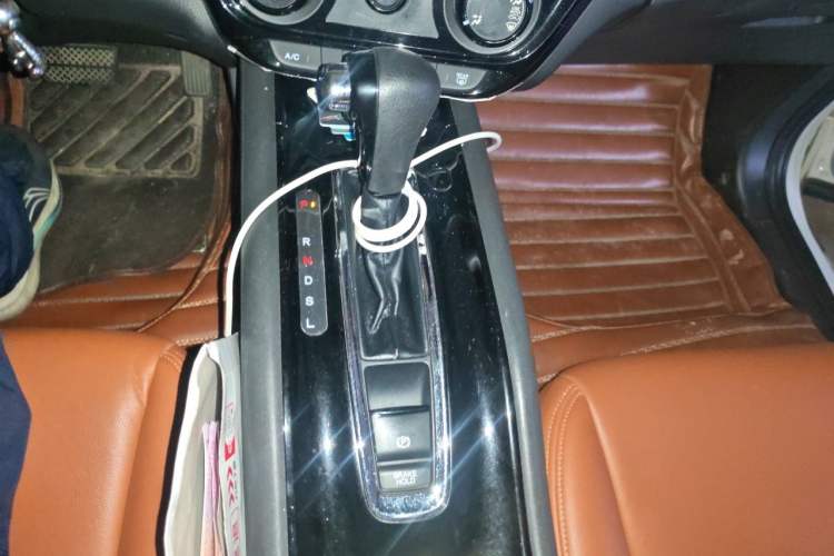 Used Honda Vezel 2015 1.5L CVT two-wheel drive Comfort trim Gear Lever