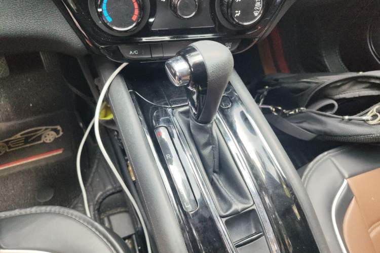 Used Honda Vezel 2015 1.5L CVT two-wheel drive Comfort trim Gear Lever