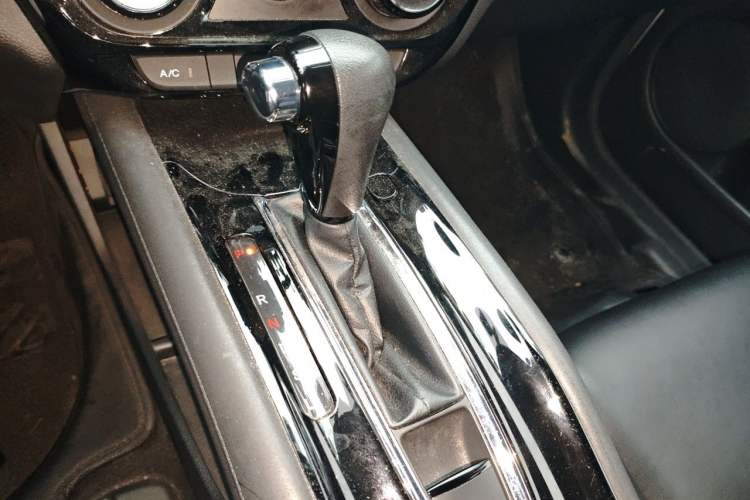 Used Honda Vezel 2015 1.5L CVT two-wheel drive Comfort trim Gear Lever