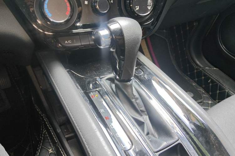 Used Honda Vezel 2015 1.5L CVT two-wheel drive Comfort trim Gear Lever