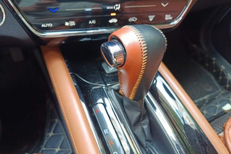Used Honda Vezel 2015 1.8L CVT 2WD Luxury Model Gear Lever