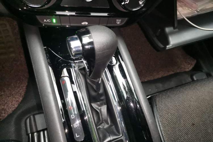 Used Honda Vezel 2015 1.5L CVT two-wheel drive Comfort trim Gear Lever