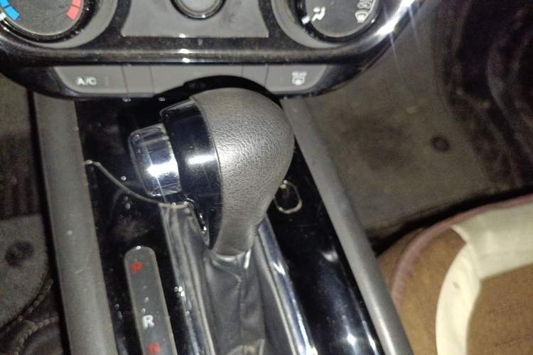 Used Honda Vezel 2015 1.5L CVT two-wheel drive Comfort trim Gear Lever