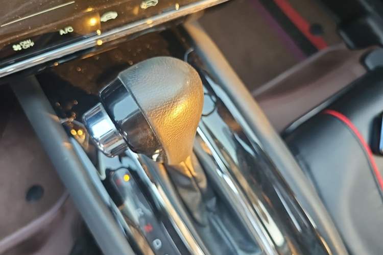 Used Honda Vezel 2015 1.8L CVT 2WD Luxury Model Gear Lever