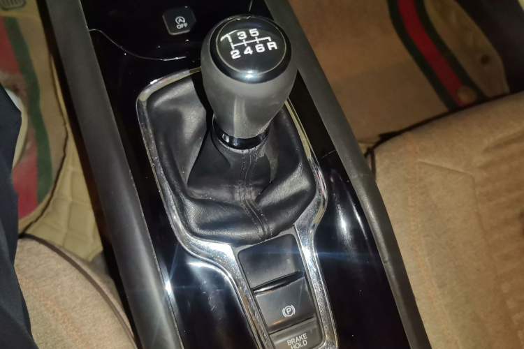 Used Honda Vezel 2015 1.8L Manual Two-Wheel Drive Elite Version Gear Lever