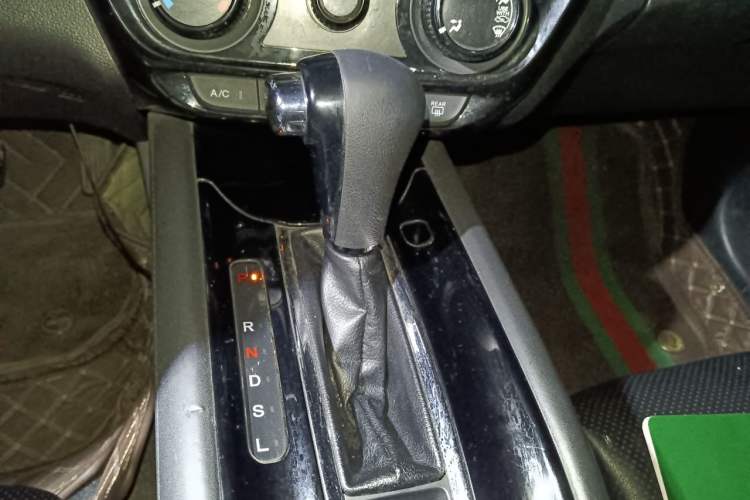 Used Honda Vezel 2015 1.5L CVT two-wheel drive Comfort trim Gear Lever