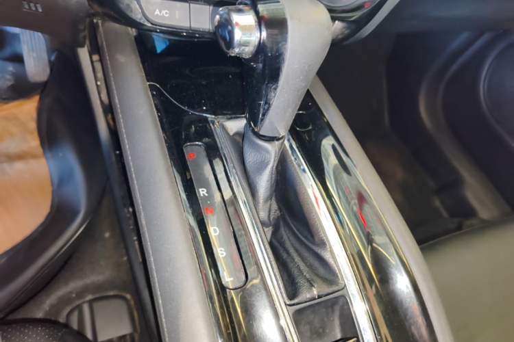 Used Honda Vezel 2015 1.5L CVT two-wheel drive Comfort trim Gear Lever
