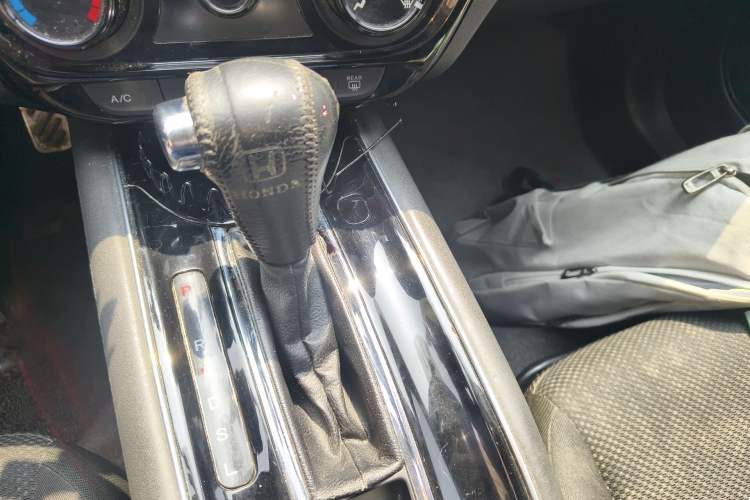 Used Honda Vezel 2015 1.5L CVT two-wheel drive Comfort trim Gear Lever