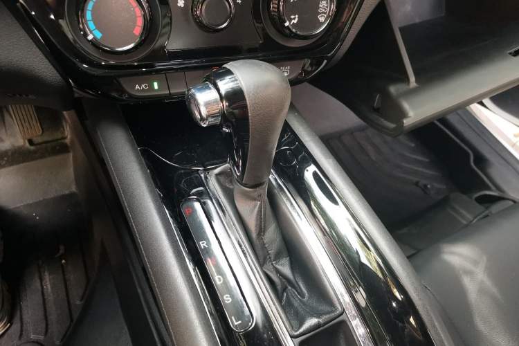 Used Honda Vezel 2015 1.5L CVT two-wheel drive Comfort trim Gear Lever