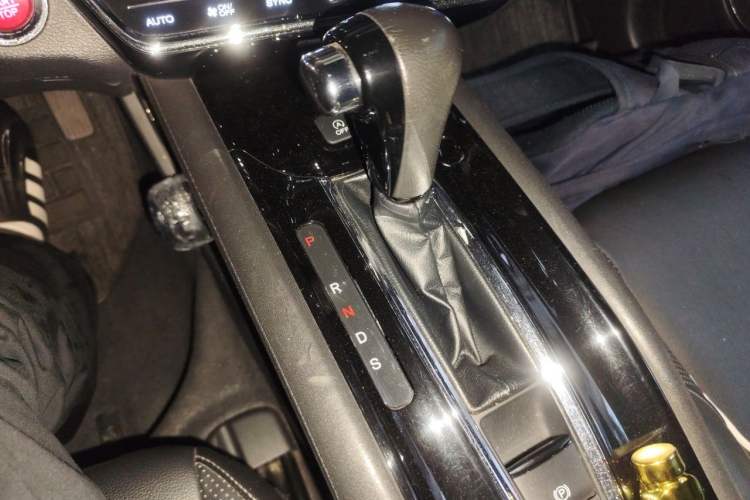 Used Honda Vezel 2015 1.8L CVT Four-Wheel Drive Flagship Model Gear Lever