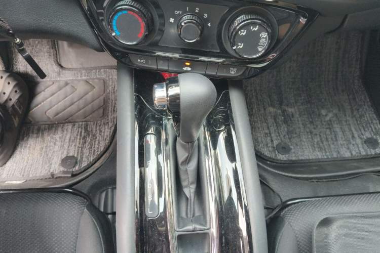 Used Honda Vezel 2015 1.5L CVT two-wheel drive Comfort trim Gear Lever