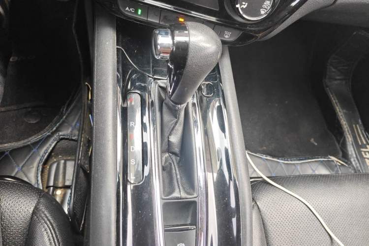 Used Honda Vezel 2015 1.5L CVT two-wheel drive Comfort trim Gear Lever