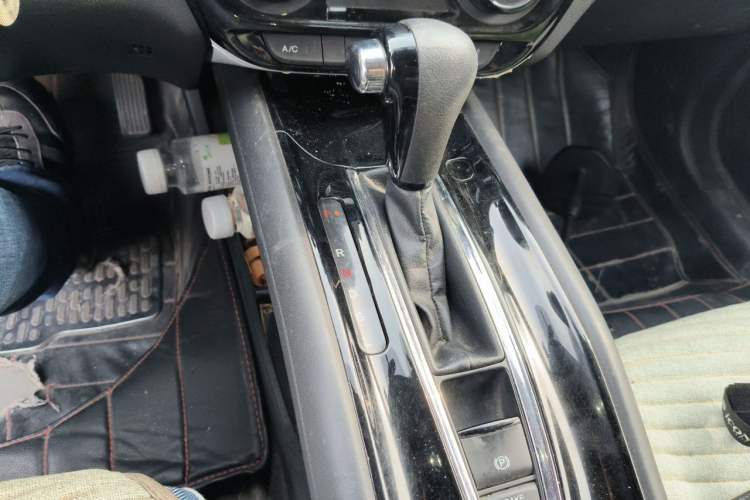 Used Honda Vezel 2015 1.5L CVT two-wheel drive Comfort trim Gear Lever