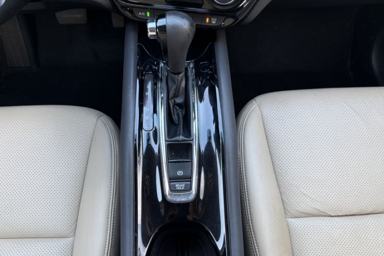 Used Honda Vezel 2015 1.5L CVT two-wheel drive Comfort trim Gear Lever
