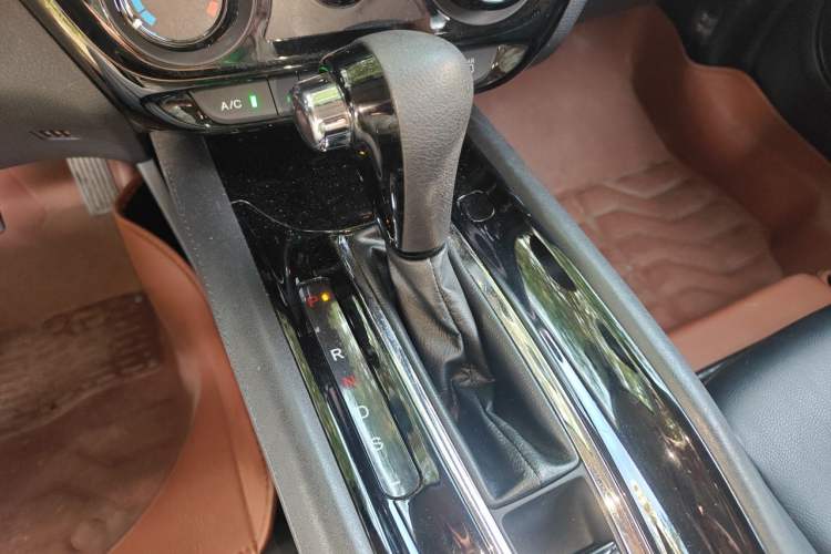 Used Honda Vezel 2015 1.5L CVT two-wheel drive Comfort trim Gear Lever