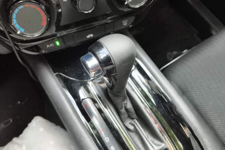 Used Honda Vezel 2015 1.5L CVT two-wheel drive Comfort trim Gear Lever