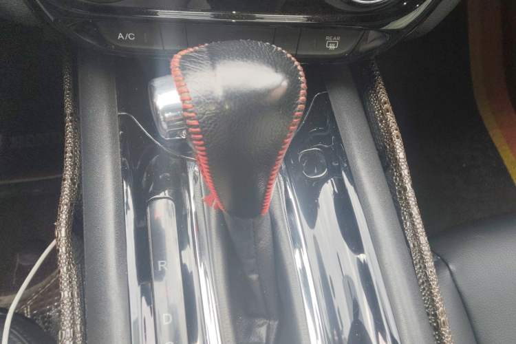 Used Honda Vezel 2015 1.5L CVT two-wheel drive Comfort trim Gear Lever