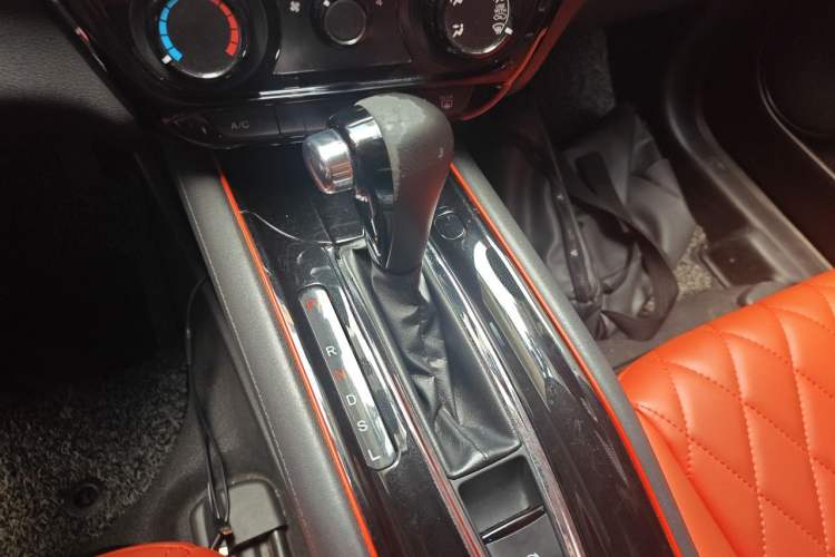 Used Honda Vezel 2015 1.5L CVT two-wheel drive Comfort trim Gear Lever