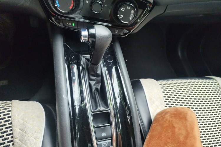 Used Honda Vezel 2015 1.5L CVT two-wheel drive Comfort trim Gear Lever