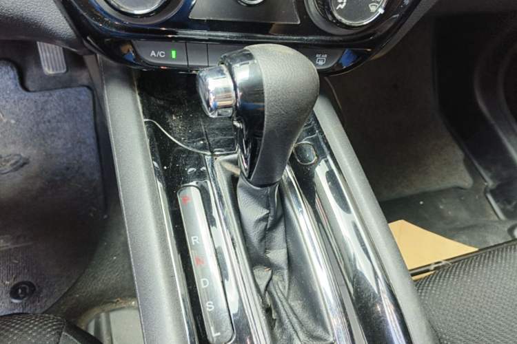 Used Honda Vezel 2015 1.5L CVT two-wheel drive Comfort trim Gear Lever