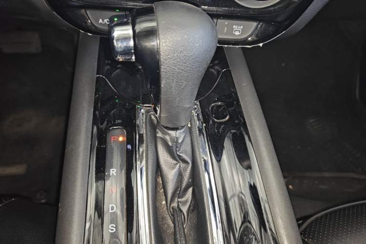 Used Honda Vezel 2015 1.5L CVT two-wheel drive Comfort trim Gear Lever