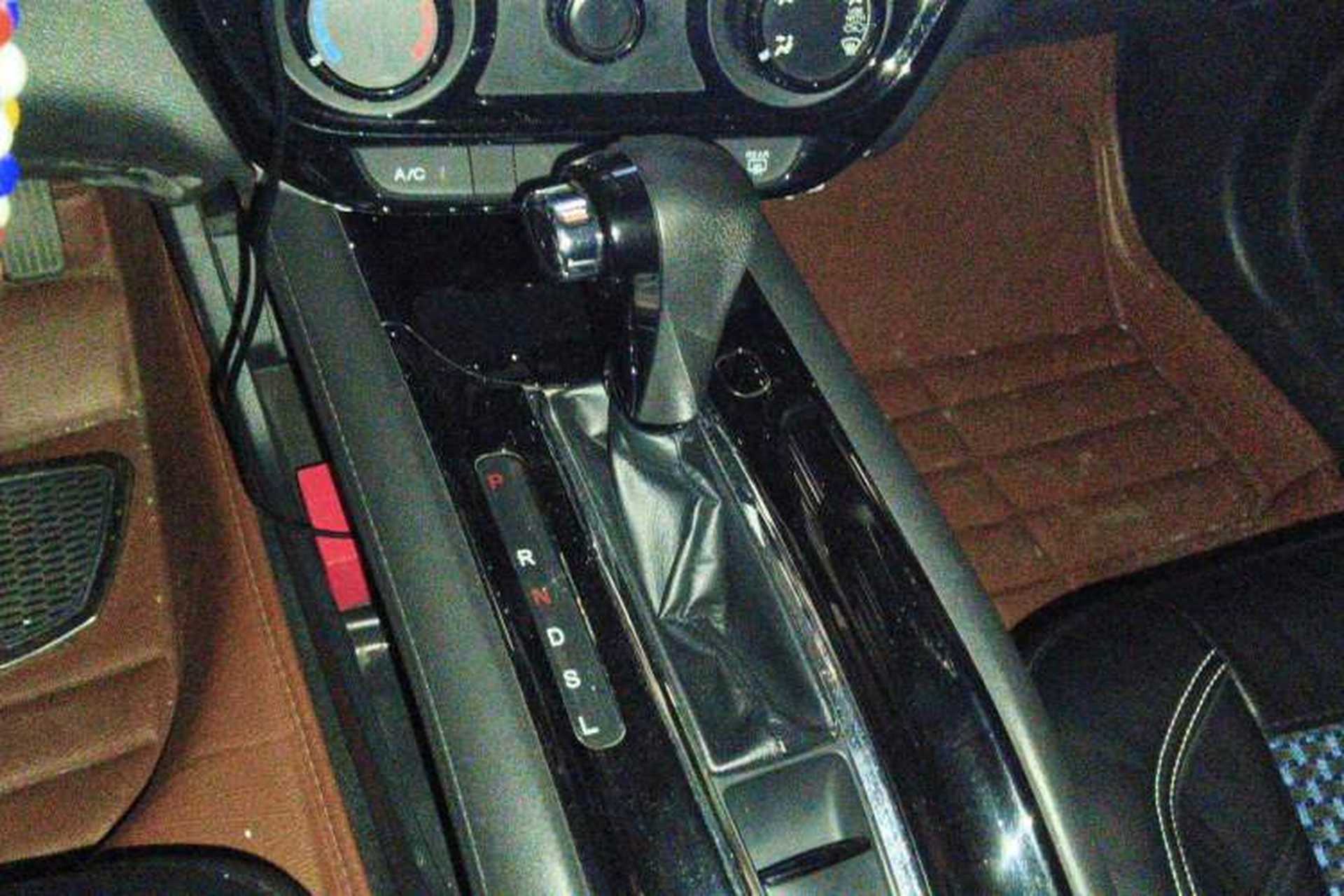 Used Honda Vezel 2015 1.5L CVT two-wheel drive Comfort trim Gear Lever