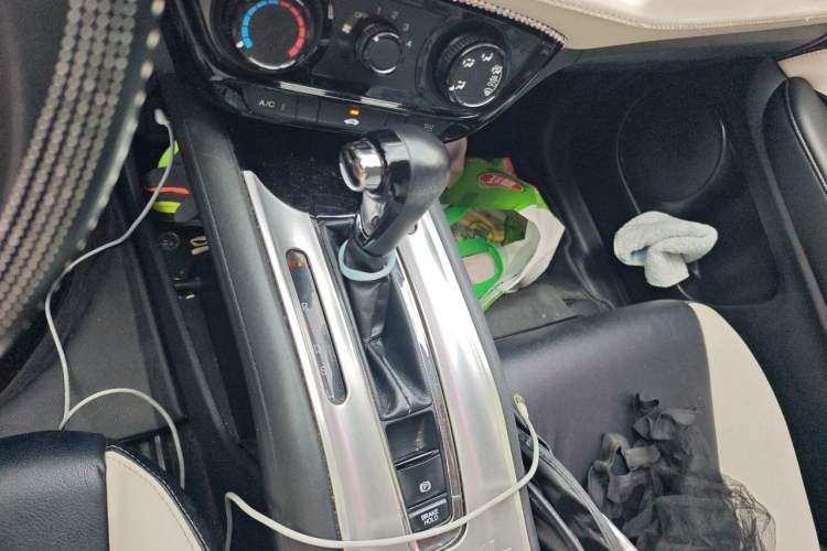 Used Honda Vezel 2015 1.5L CVT two-wheel drive Comfort trim Gear Lever