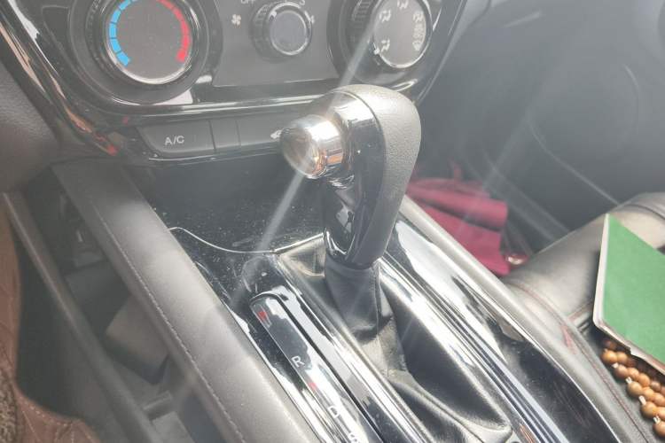 Used Honda Vezel 2015 1.5L CVT two-wheel drive Comfort trim Gear Lever
