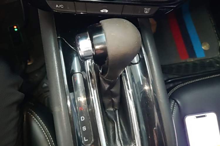 Used Honda Vezel 2015 1.5L CVT two-wheel drive Comfort trim Gear Lever